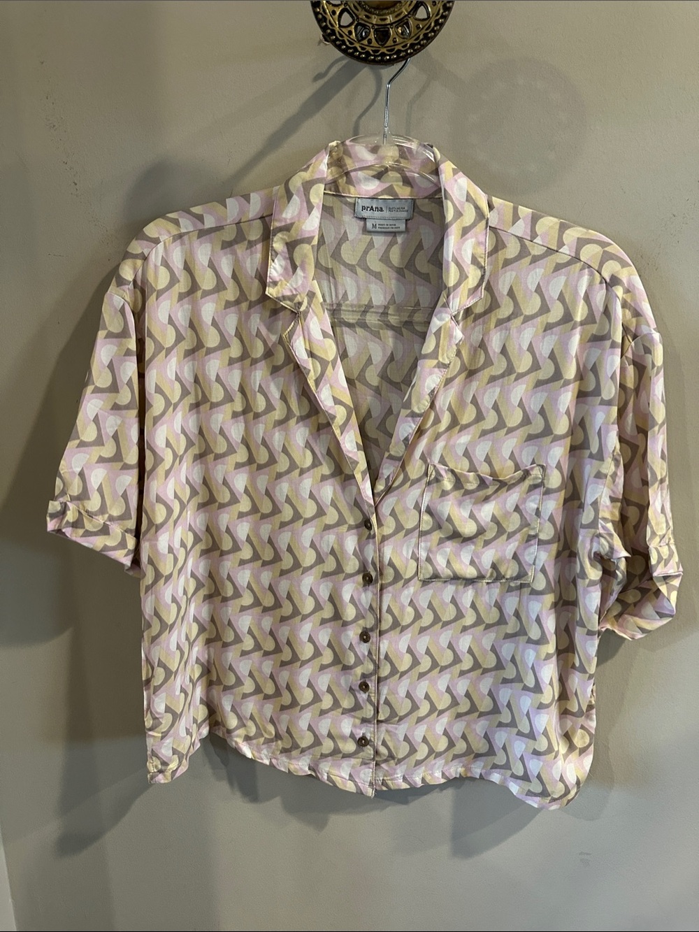 PrAna Women’s iguala Short-Sleeve Patterned Button-Up Shirt light pink & tan NWT